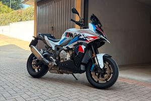 BMW M1000 XR
