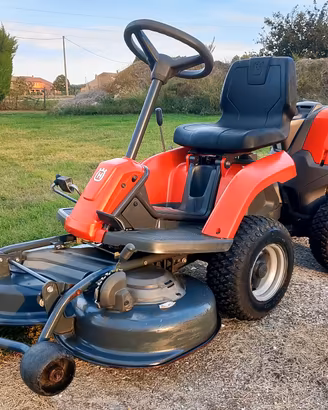 trattorino tagliaerba Husqvarna 