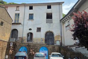 Prestigioso Palazzotto Storico Indipendente di 489