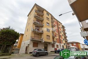 AMPIO 3 LOCALI CON CANTINA