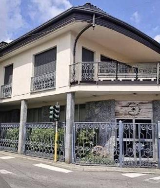 Immobile in asta di 318 m² con 4 locali a Castano 
