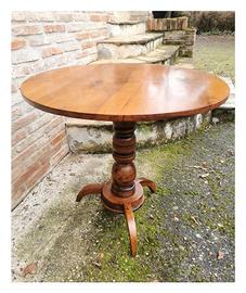 tavolo tondo a ribalta in noce fine 800