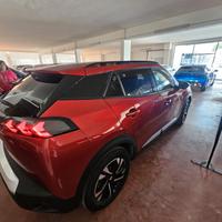 Peugeot e2008 elettrica 