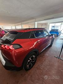 Peugeot e2008 elettrica 