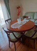 Tavolo salone rotondo stile impero con fregi.