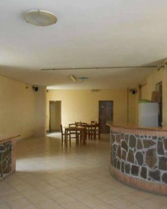 Palazzo / Stabile di 1335 m² con più di 5 locali a