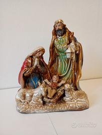 NATIVITA’ SACRA FAMIGLIA IN PORCELLANA DECORATIVA
