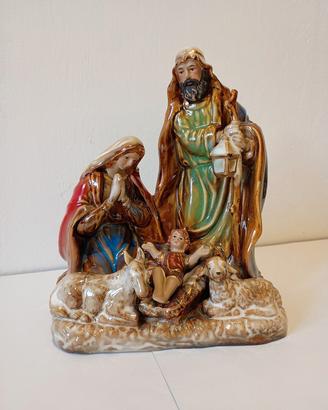NATIVITA’ SACRA FAMIGLIA IN PORCELLANA DECORATIVA