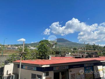 4 LOCALI A TORRE DEL GRECO