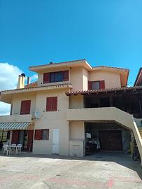 Appartamenti con garage in piccolo condominio