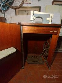 Macchina da cucire Necchi mod 267
