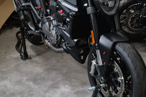 Ducati monster 937 +