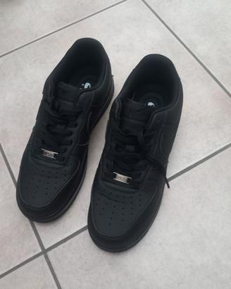 NIKE AIR FORCE 1 TOTAL BLACK
