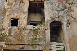 Si regala casa da ristrutturare