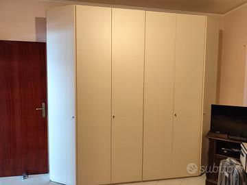 Armadio moderno quattro stagioni.