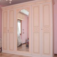 Armadio a 6 ante in legno laccato