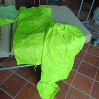 Abbigliamento antipioggia moto o outdoor