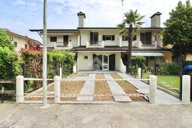VILLA A SCHIERA A CAORLE