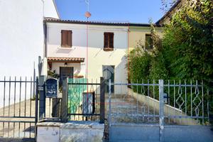 CASA DI CORTE A SAN MAURO PASCOLI