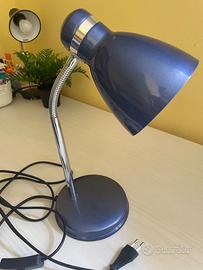 Lampada da tavolo blu