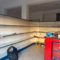 Scaffalatura per negozio, ferramenta, scarpe ecc