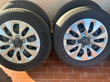 n°4 gomme per FIAT 500 X 