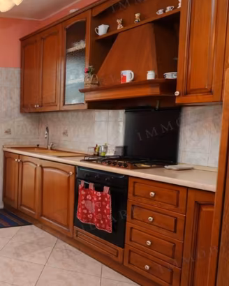 CUCINA LEGNO MASSELLO ROVERE CON CAPPA