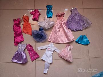 Lotto vestiti di barbie 