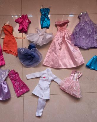 Lotto vestiti di barbie 