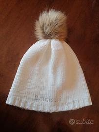 Cappuccio da donna con pon pon firmato "Baldinini"