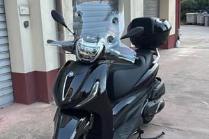 Beverly 400 anno 2025