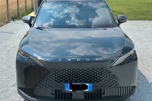 Omoda 7 Plug-in Hybrid Premium Black Carbon