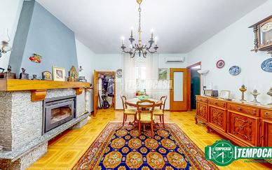 CASA INDIPENDENTE CON CORTILE, BOX E TERRENO EDIF