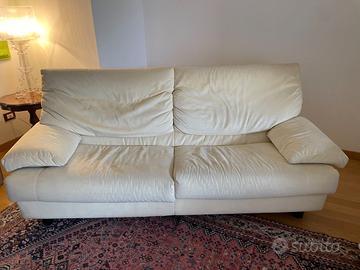 Divani in alcantara bianchi