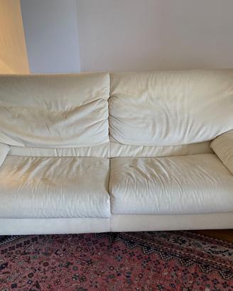 Divani in alcantara bianchi