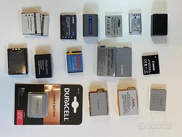 LOTTO 18 BATTERIE / CARICABATTERIA