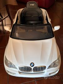 BMW elettrica con batteria e telecomando