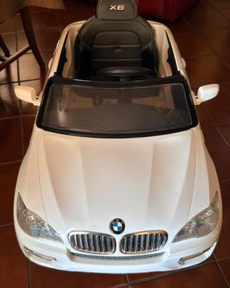 BMW elettrica con batteria e telecomando