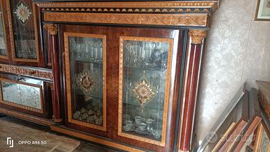 vetrina in stile Impero 