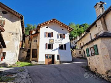 Casa indipendente di 271 m² a Gosaldo