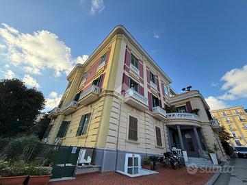 MULTILOCALE A NAPOLI