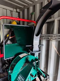 Biotrituratore con attacco a tre punti