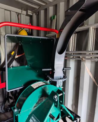 Biotrituratore con attacco a tre punti