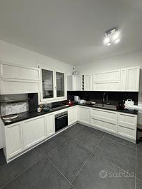 Cucina moderna come nuova