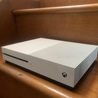 XBOX ONE S con Controller e giochi in digital ed.