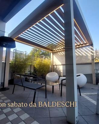 PERGOLA BIOCLIMATICA CON LUCI E TENDA  LATERALE