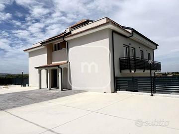 Appartamento di 65 m² con 3 locali e box auto a Za