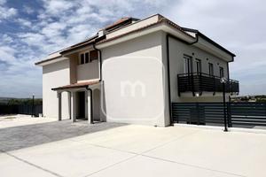 Appartamento di 65 m² con 3 locali e box auto a Za