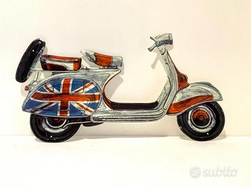 Piastra da appendere a forma di Vespa cm.60x32
