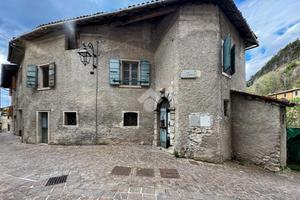 CASA INDIPENDENTE A TREMOSINE